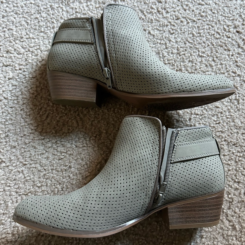 Spirit booties